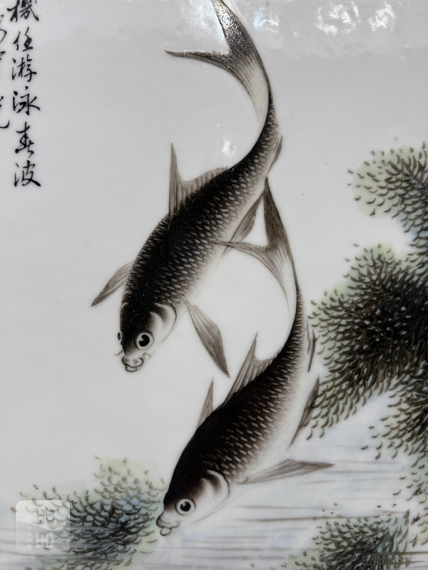 民国 邓碧孙粉彩活泼天机鱼藻图瓷板 - 图4